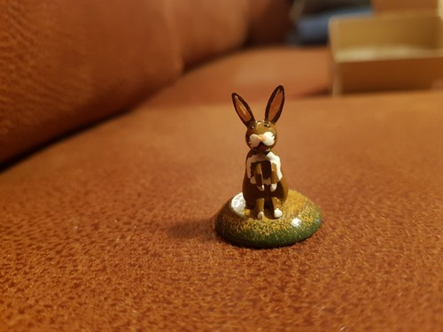 Hubrig hase miniatur - hubrig, sitzend