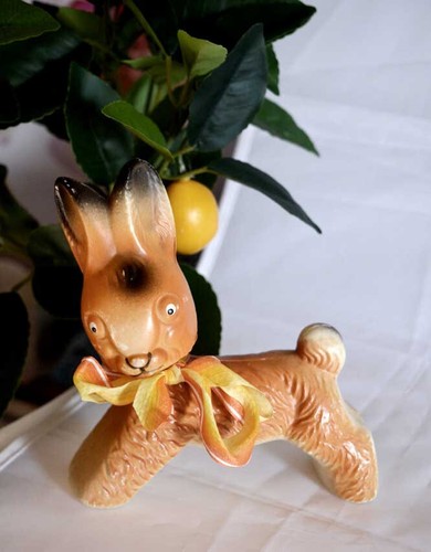 Osterhase aus kunststoff - osterhase,